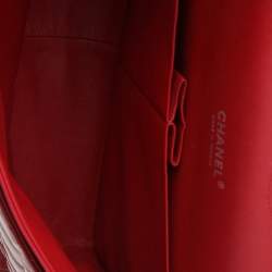 مملوكة مسبقًا حقيبة شانيل قلاب مزدوج ماكسي كلاسيك جلد لامع مبطن أحمر