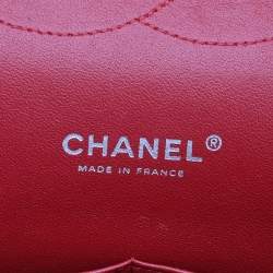 مملوكة مسبقًا حقيبة شانيل قلاب مزدوج ماكسي كلاسيك جلد لامع مبطن أحمر
