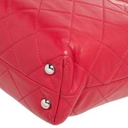 مملوكة مسبقًا حقيبة يد توتس شانيل إن ذا بيزنس نورث سوث جلد مبطن أحمر