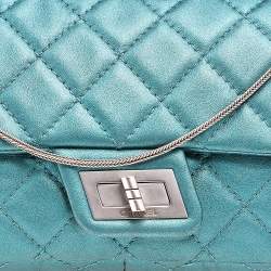 Pre Owned Chanel Metallic Blue Quilted Leather 2.55 Reissue Chain Clutch