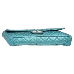 Pre Owned Chanel Metallic Blue Quilted Leather 2.55 Reissue Chain Clutch