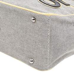 Pre Owned حقيبة يد توتس شانيل جلد لامع وكانفاس أسود/أبيض مزينة زهرة كاميليا ورقم 5