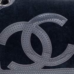 مملوكة مسبقًا Chanel Dark Blue Terry Cloth And Perforated PVC CC Shoulder Bag