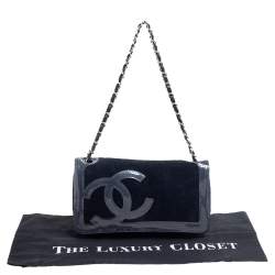 مملوكة مسبقًا Chanel Dark Blue Terry Cloth And Perforated PVC CC Shoulder Bag