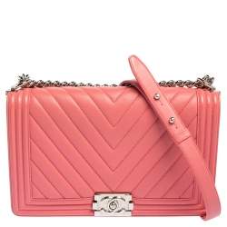 Pre Owned Chanel Pink Chevron Leather New Medium Boy Flap Bag