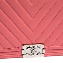 Pre Owned Chanel Pink Chevron Leather New Medium Boy Flap Bag
