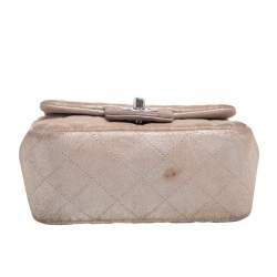 Pre Owned حقيبة شانيل كلاسيك سويدي مبطن بيج لامع مربعة بقلاب صغيرة 