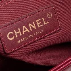 Pre Owned حقيبة شانيل نيو بوي جلد مبطن أحمر بقلاب متوسطة 