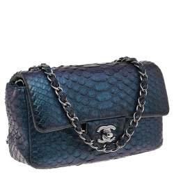 مملوكة مسبقًا حقيبة شانيل كلاسيك جلد ثعبان قزحي اللون صغير  بقلاب 