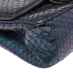 مملوكة مسبقًا حقيبة شانيل كلاسيك جلد ثعبان قزحي اللون صغير بقلاب 