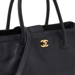 مملوكة مسبقًا Chanel Black Leather Cerf Shopper Tote