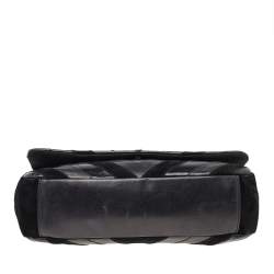 مملوكة مسبقًا Chanel Black Chevron Suede And Leather Flap Bag