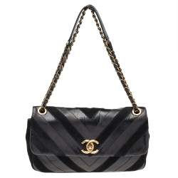 مملوكة مسبقًا Chanel Black Chevron Suede And Leather Flap Bag