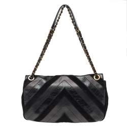 مملوكة مسبقًا Chanel Black Chevron Suede And Leather Flap Bag