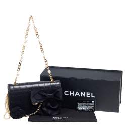 مملوكة مسبقًا حقيبة شانيل رانواي 2001 جلد كاميليا مزخرف باللؤلؤ وتويد أسود بقلاب