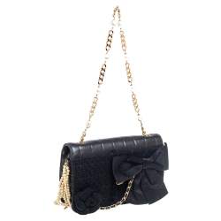 مملوكة مسبقًا حقيبة شانيل رانواي 2001 جلد كاميليا مزخرف باللؤلؤ وتويد أسود بقلاب