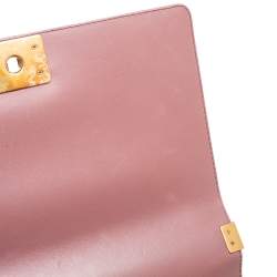 Pre Owned حقيبة شانيل متوسطة بقلاب بوي بسلسلة ملتفة جلد ثعبان وجلد وردي أولد