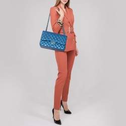 Pre Owned Chanel Metallic Blue Caviar Quilted Leather Jumbo Classic Double Flap Bag