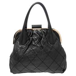 Pre Owned حقيبة ساتشل شانيل إطار مستدير سحاب قابل للتمدد جلد مبطن أسود