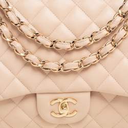 مملوكة مسبقًا حقيبة شانيل جامبو كلاسيك جلد مبطن بيج بقلاب واحد