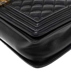 Pre Owned Chanel Black Quilted Leather Medium Boy Flap Bag