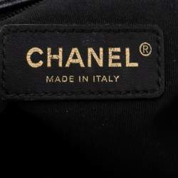 Pre Owned Chanel Black Quilted Leather Medium Boy Flap Bag