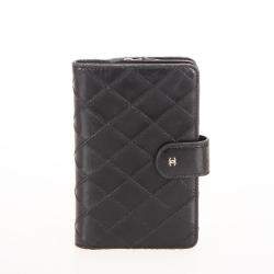 Pre Owned Chanel Black Matelasse Leather Compact Wallet