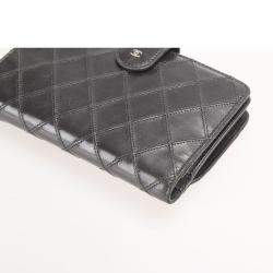 Pre Owned Chanel Black Matelasse Leather Compact Wallet