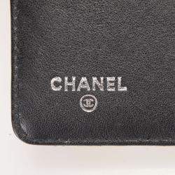 Pre Owned Chanel Black Matelasse Leather Compact Wallet