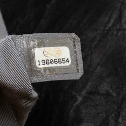 مملوكة مسبقًا حقيبة كتف شانيل ماكسي جلد أسود بسلسلة ملتفة وقلاب