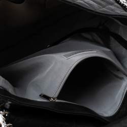 مملوكة مسبقًا حقيبة كتف شانيل ماكسي جلد أسود بسلسلة ملتفة وقلاب