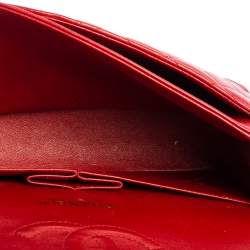 Pre Owned حقيبة شانيل قلاب مزدوج كلاسيك متوسطة جلد لامع مبطن أحمر