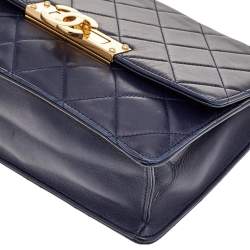 مملوكة مسبقًا حقيبة شانيل غولدن كلاس جلد مبطن أزرق كحلي بقلاب 