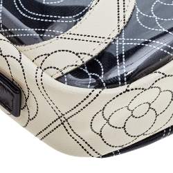 Pre Owned حقيبة صغيرة شانيل كاميليا  كوكو مارك بي في سي وجلد أسود / أبيض بالشعار