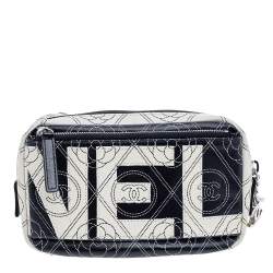 Pre Owned حقيبة صغيرة شانيل كاميليا  كوكو مارك بي في سي وجلد أسود / أبيض بالشعار