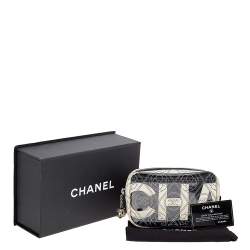 Pre Owned حقيبة صغيرة شانيل كاميليا  كوكو مارك بي في سي وجلد أسود / أبيض بالشعار