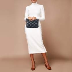 مملوكة مسبقًا Chanel Black Quilted Caviar Leather Boy Large O-Case Zip Pouch