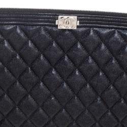 مملوكة مسبقًا Chanel Black Quilted Caviar Leather Boy Large O-Case Zip Pouch