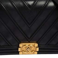 Pre Owned حقيبة شانيل بوي جلد كافيار متعرج أسود بقلاب متوسطة 