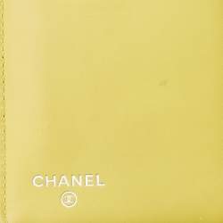 مملوكة مسبقًا محفظة شانيل بشعار سي سي جلد كافيار أصفر