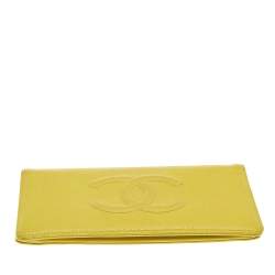 مملوكة مسبقًا محفظة شانيل بشعار سي سي جلد كافيار أصفر