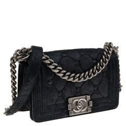 مملوكة مسبقًا حقيبة شانيل شيسترفيلد بادينغ بوي جلد نوبوك مبطن أسود بقلاب صغيرة