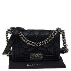 مملوكة مسبقًا حقيبة شانيل شيسترفيلد بادينغ بوي جلد نوبوك مبطن أسود بقلاب صغيرة