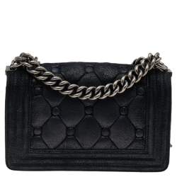 مملوكة مسبقًا حقيبة شانيل شيسترفيلد بادينغ بوي جلد نوبوك مبطن أسود بقلاب صغيرة