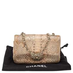 مملوكة مسبقًا حقيبة شانيل ميني كلاسيك جلد ثعبان أزرق بقلاب