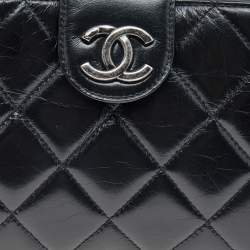 مملوكة مسبقًا Chanel Black Quilted Crinkled Leather Coco Pleats Clutch