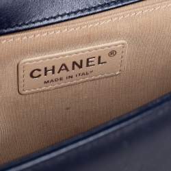 Pre Owned Chanel Midnight Blue Quilted Chevron Leather Medium Boy Flap Bag