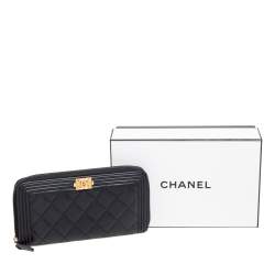 مملوكة مسبقًا محفظة كونتينيتال شانيل بوي لد أسود مبطن بسحاب محيط