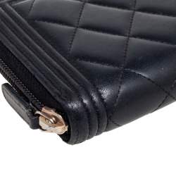 مملوكة مسبقًا محفظة كونتينيتال شانيل بوي لد أسود مبطن بسحاب محيط