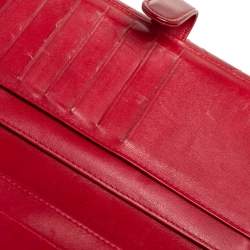 مملوكة مسبقًا Chanel Red Quilted Patent Leather CC Brilliant Continental Wallet